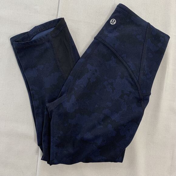 *Sold* Lululemon Train Times Crop (17") Leggings 4 Blue & Black - Picture 5 of 7